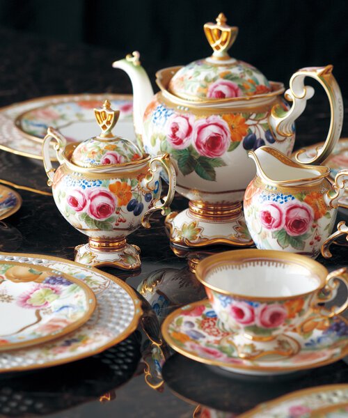 特集 手にとるたび、こころ満ちる｜ハンドペイントの世界 | ノリタケ