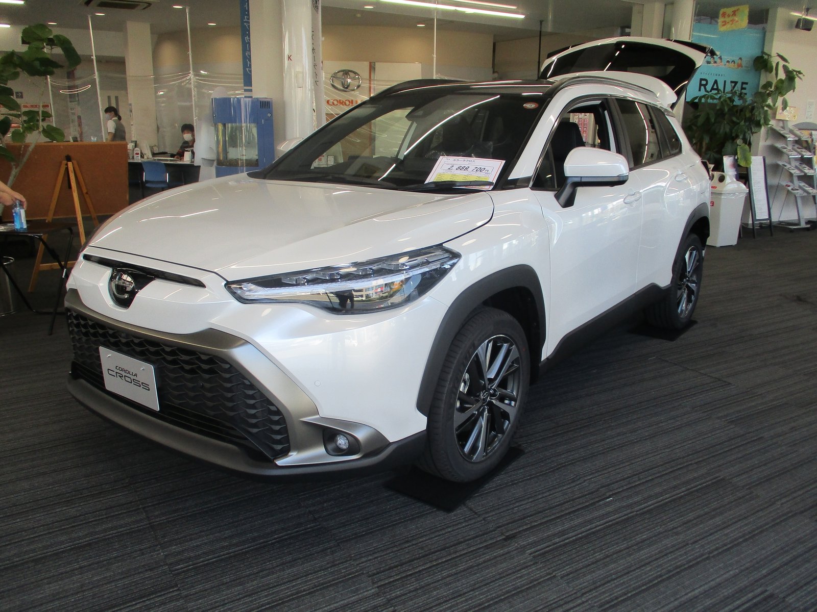 新型カローラクロス到着！