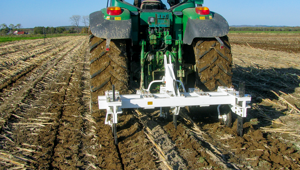 サブソイラ| 心土破砕 | 製品情報 | スガノ農機株式会社（SUGANO）