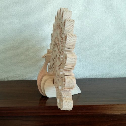 木のオブジェ 孔雀 (木製、縁起物、玄関飾り、クジャク、飾り物