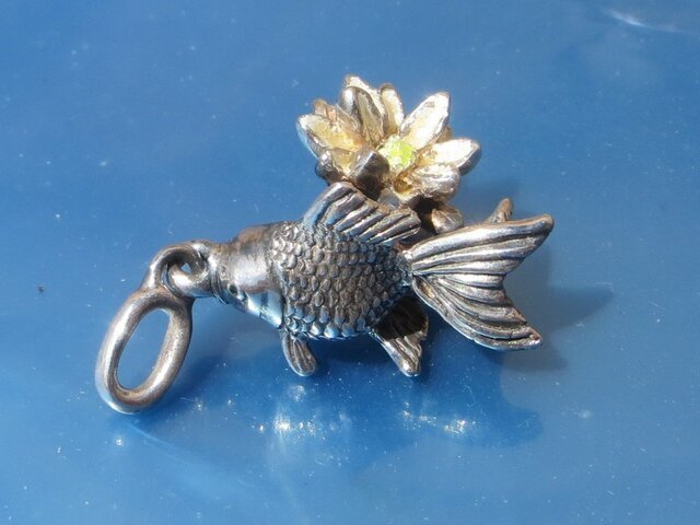 金魚と蓮の花 銀と七宝焼 | iichi 日々の暮らしを心地よくする