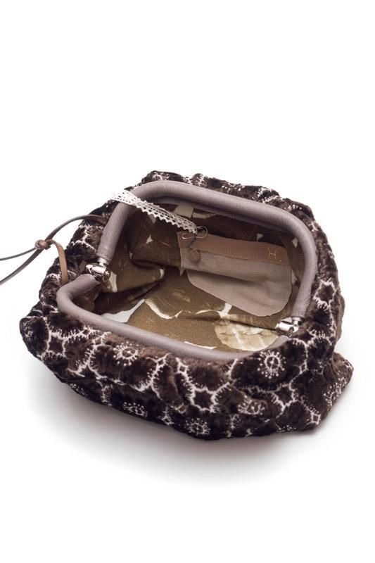 mina perhonen×hitomi shinoyama design clutchバッグ-anemone- - ミナ