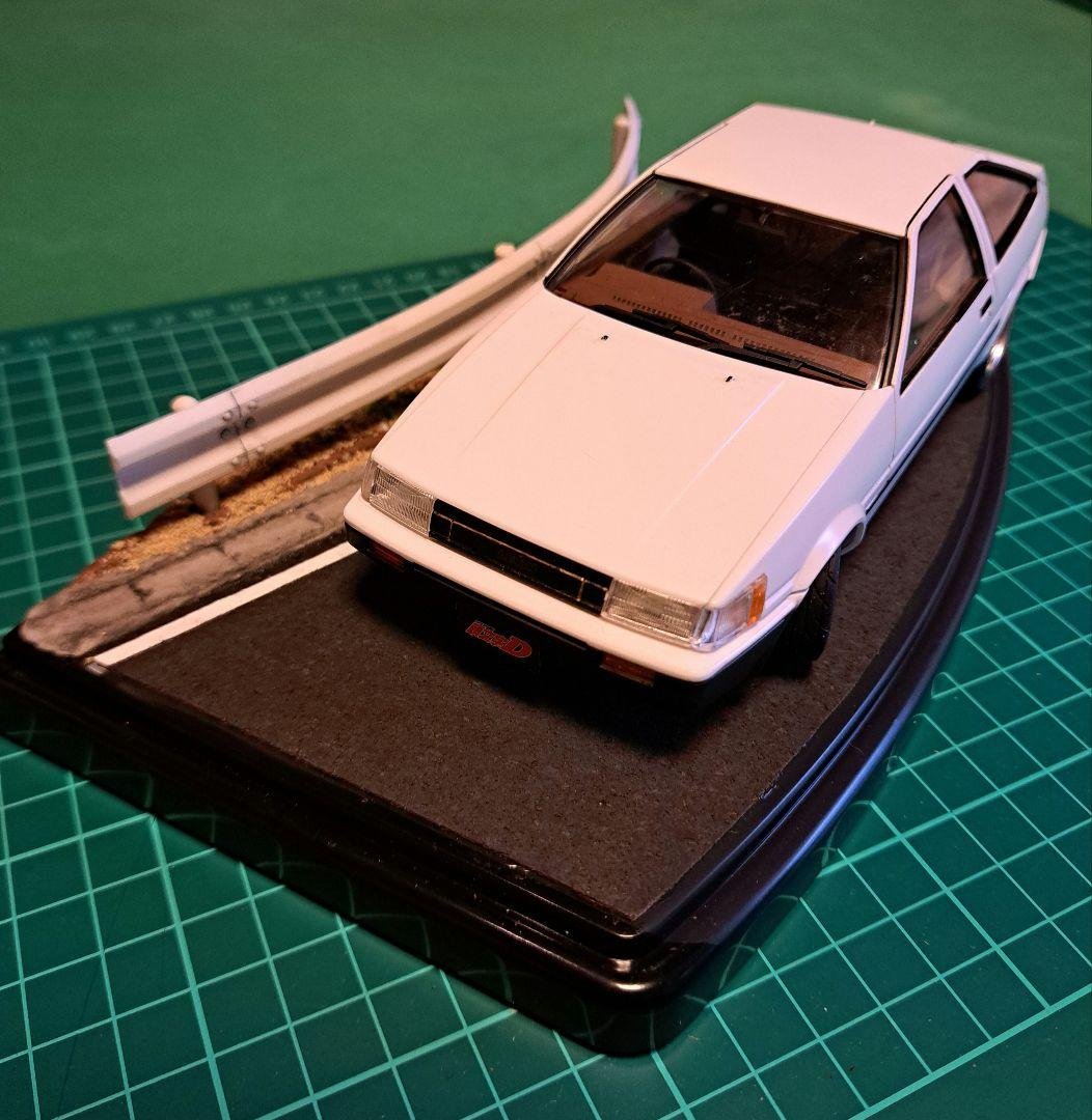 頭文字D　1/24 プラモデル　85レビン　完成品　ジオラマ付き Amazon | 青島文化教材社 頭文字D No.10 武内樹 AE85 レビン 1/24