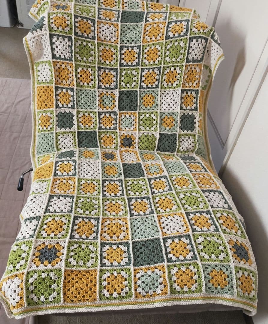 ハンドメイドグラニースクエアモチーフ編み ブランケット・ソファーカバー 他… かぎ針編み*グラニースクエア*モチーフつなぎ*ライトブラウン